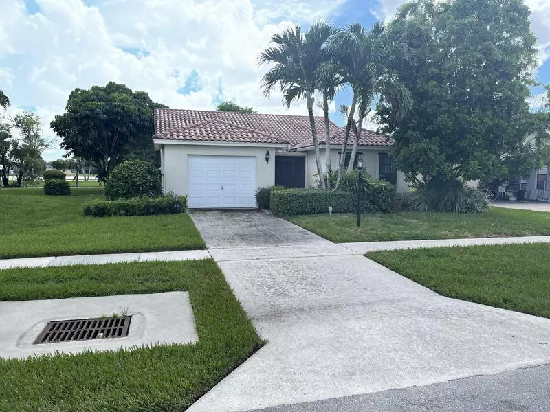 8465 Bonita Isle DR, Lake Worth, FL 33467