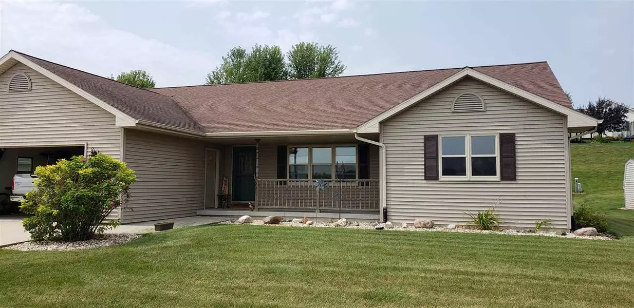 365 N Mountin Dr, Mayville, WI 53050