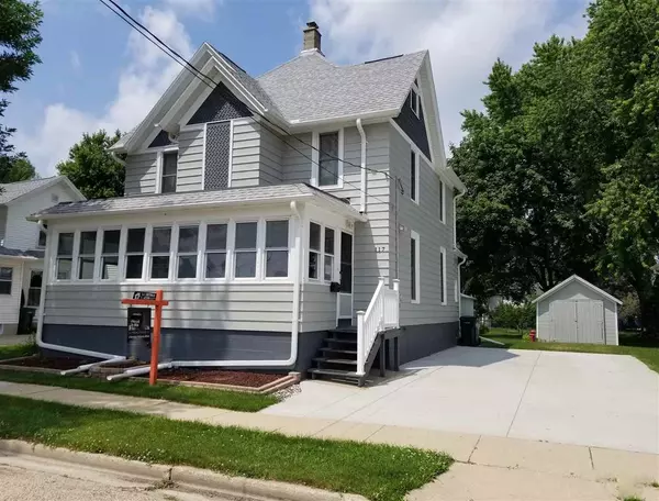 117 Randolph St, Randolph, WI 53956