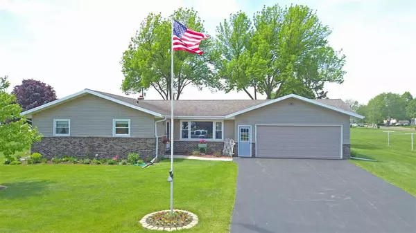 405 Jones dr, Randolph, WI 53956