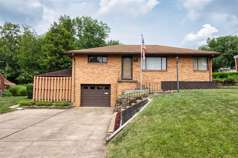 5538 Fera Dr, Bethel Park, PA 15102