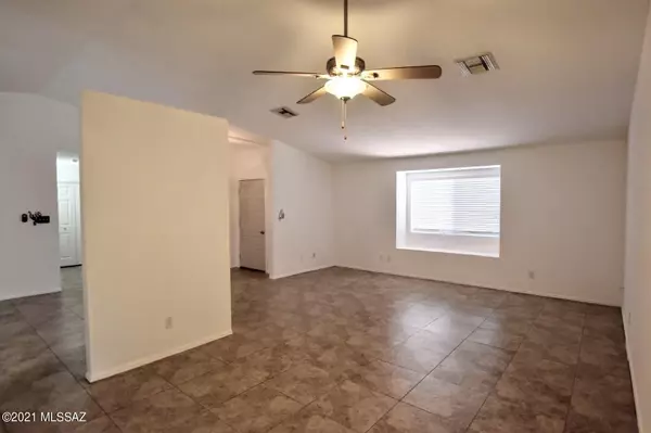 Tucson, AZ 85742,9670 N Crescent Court