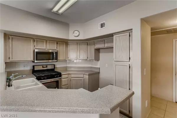 Las Vegas, NV 89145,900 Heavenly Hills Court #102