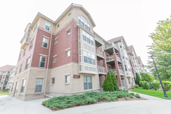 Saint Francis, WI 53235,4110 S Lake Dr Unit 236