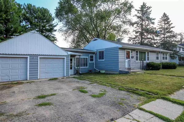 W9668 Center St, Cambridge, WI 53523