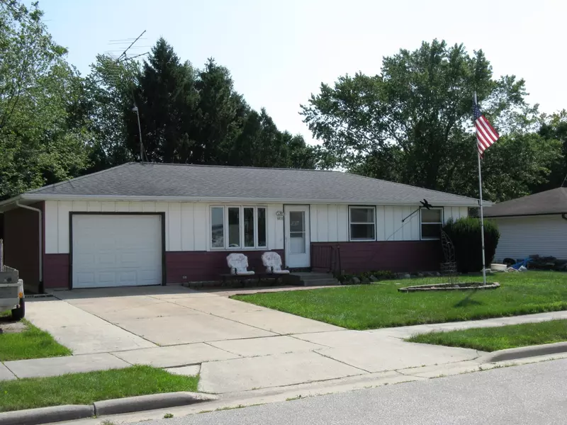 1135 Michigan Ave, Oostburg, WI 53070