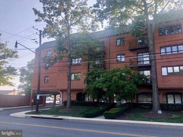 8 RUSSELL AVE #203, Gaithersburg, MD 20877