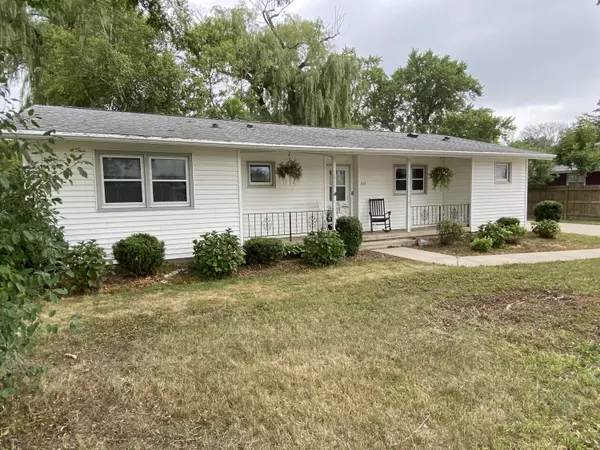 427 W Juneau St, Hustisford, WI 53034