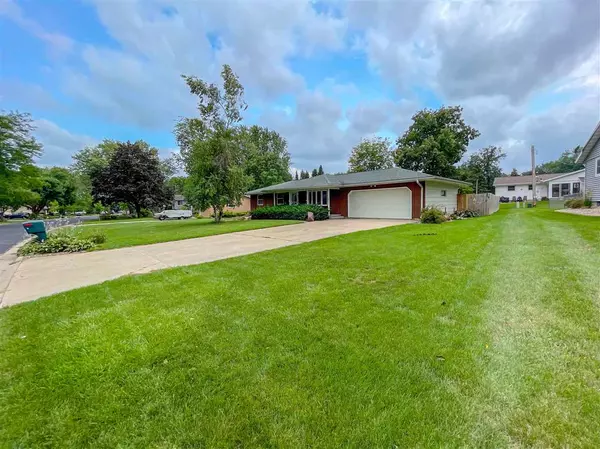 473 Hyland Dr, Stoughton, WI 53589