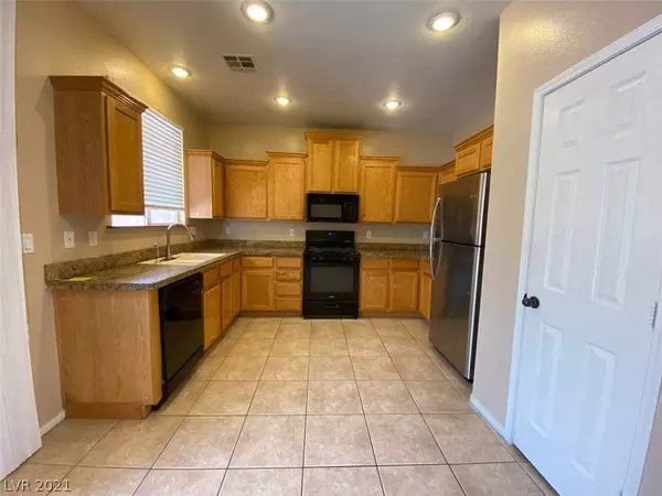 Las Vegas, NV 89117,8227 Shallow River Court