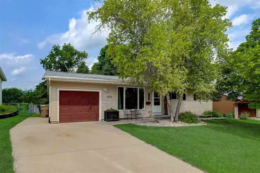 1202 Winn Tr, Madison, WI 53704