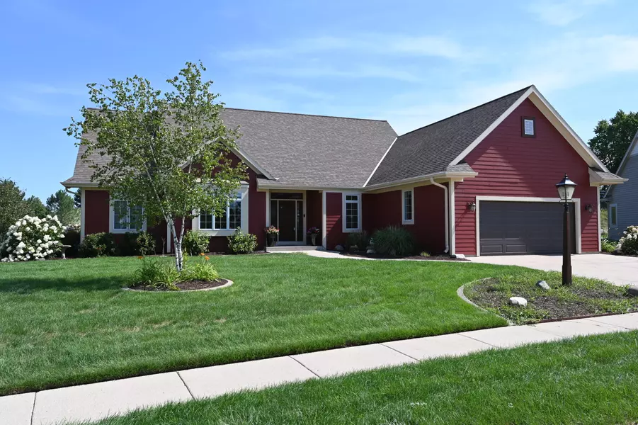 943 Prairieview Cir, Oconomowoc, WI 53066