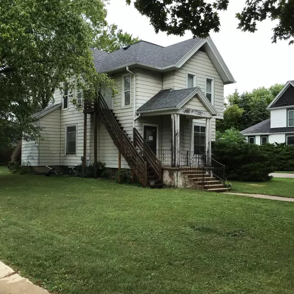 220 S Wisconsin St, Elkhorn, WI 53121