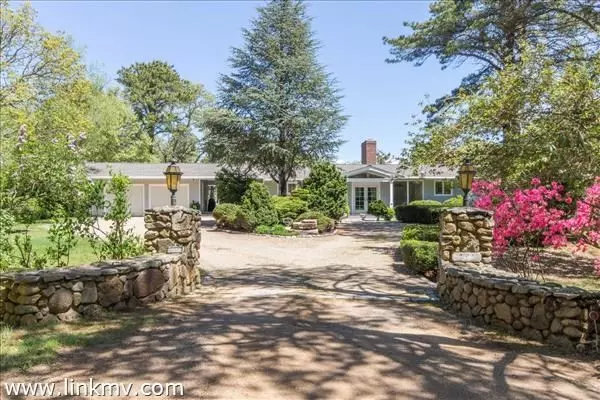 250 Winyah Lane, Tisbury, MA 02568