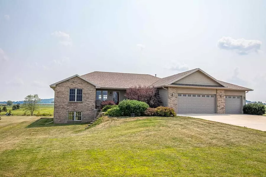 N6268 Blarney Stone Dr, Albany, WI 53502