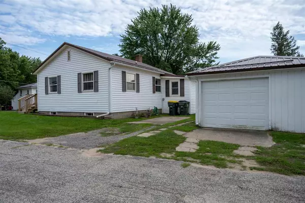 Wonewoc, WI 53968,517 N East St