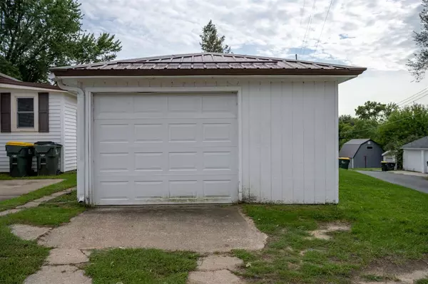 Wonewoc, WI 53968,517 N East St