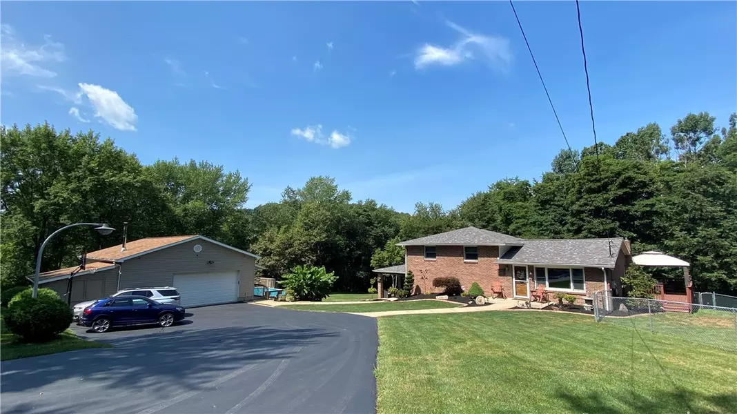 91 Blossom Lane, Jeannette, PA 15644