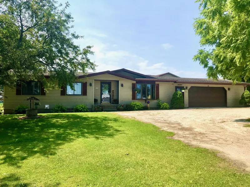 9807 W Hillcrest Rd, Kossuth, WI 54247