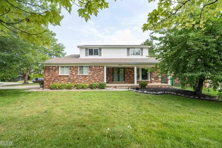 18121 Pine Hill, Macomb, MI 48044