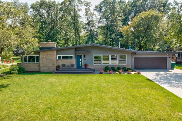 2125 W Greenwood Rd, Glendale, WI 53209