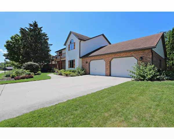 479 River Oaks Dr, Sheboygan Falls, WI 53085