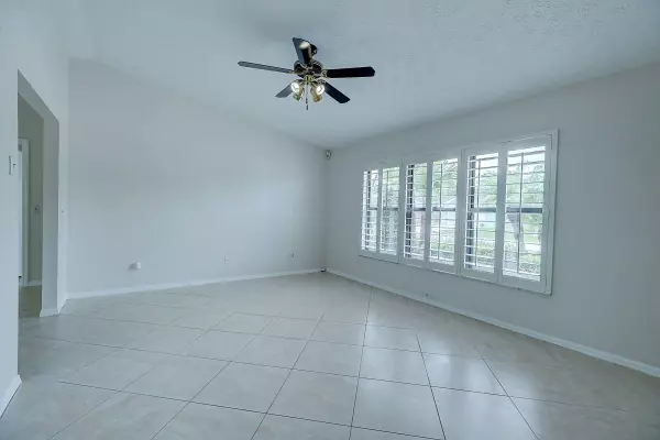 Jensen Beach, FL 34957,590 NE Lima Vias