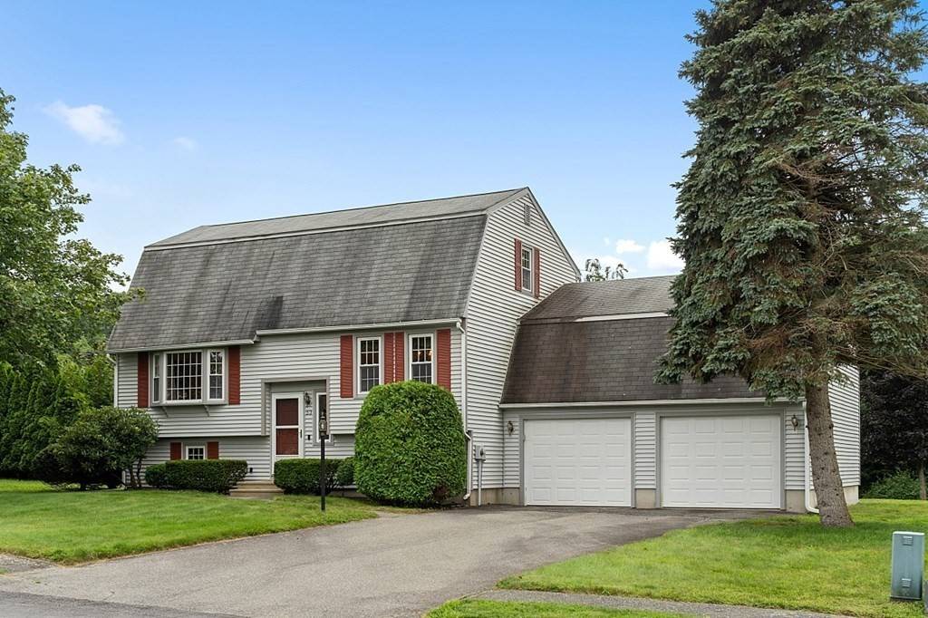 53 Lincolnshire Dr, Haverhill, MA 01835