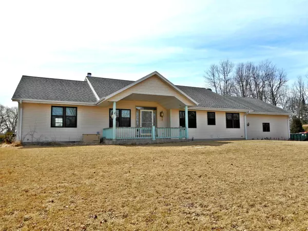 W2373 Lincoln Rd, Ashippun, WI 53066