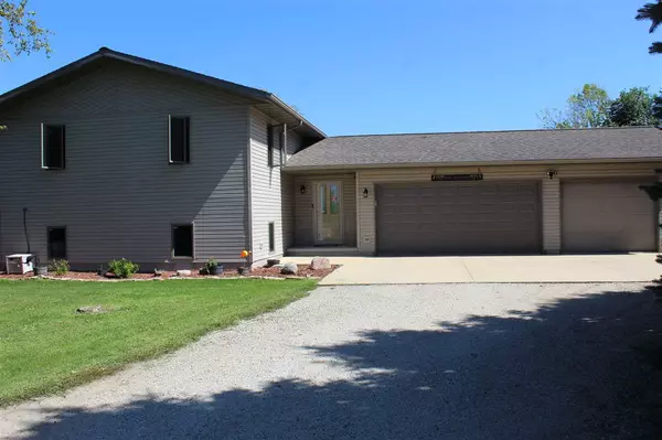 W11438 Lake Dr, Randolph, WI 53956