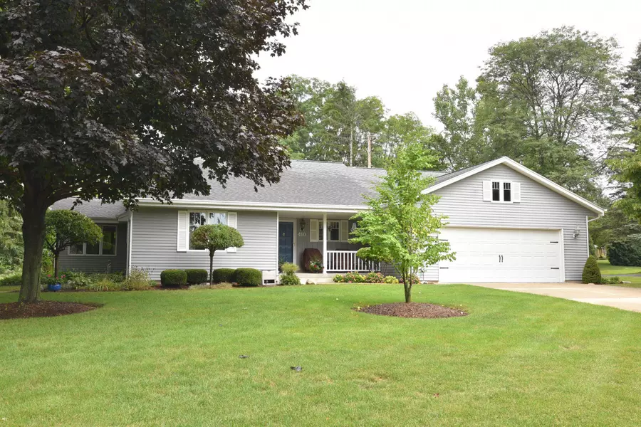 410 Crescent Ln, Thiensville, WI 53092