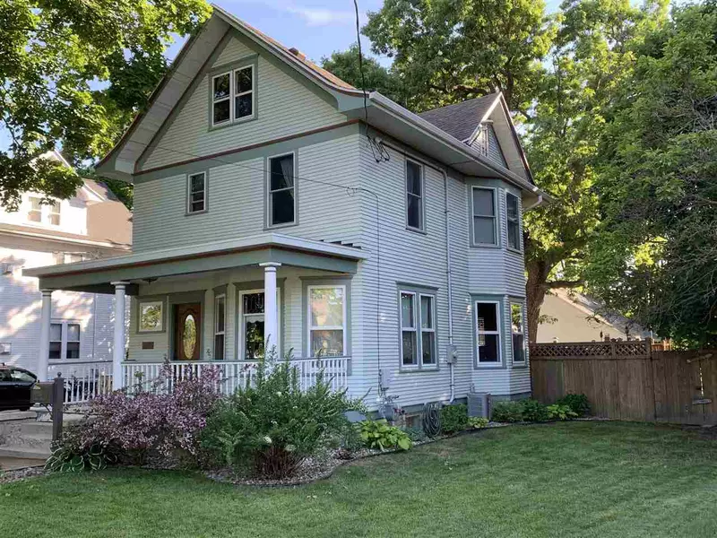 216 S Lynn St, Stoughton, WI 53589