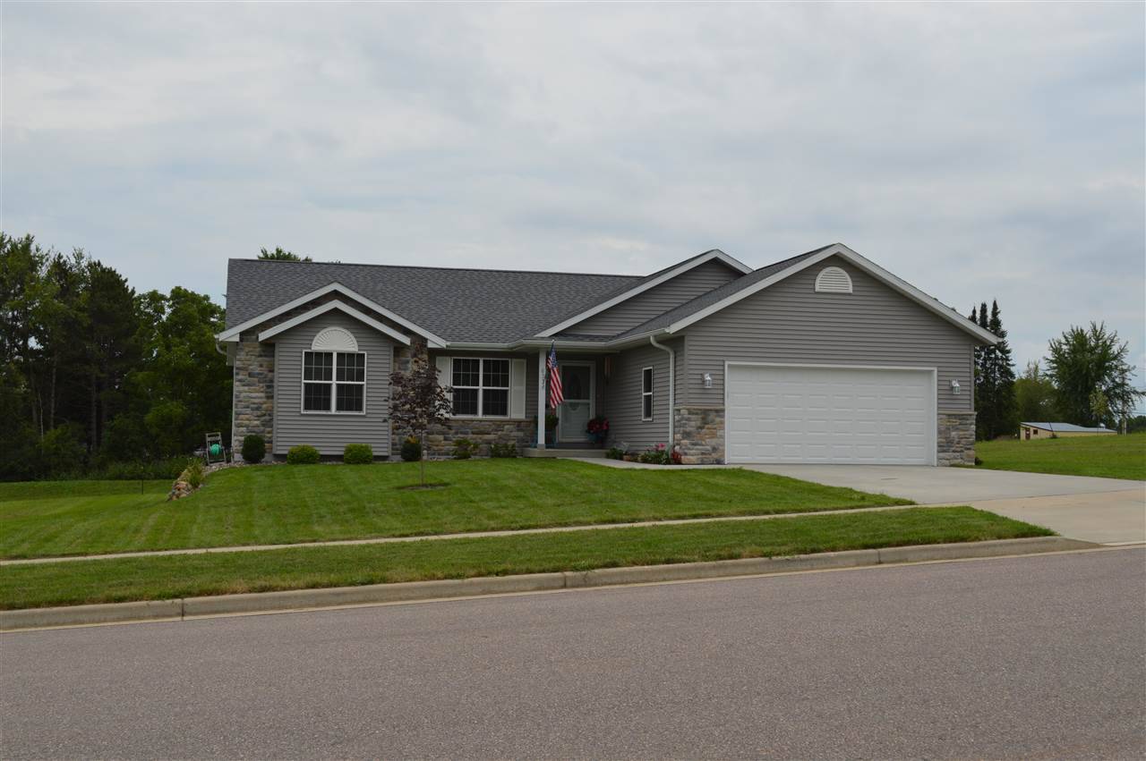633 Lakeview Ave, Merrimac, WI 53561