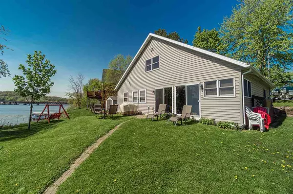 121 River St, Merrimac, WI 53561