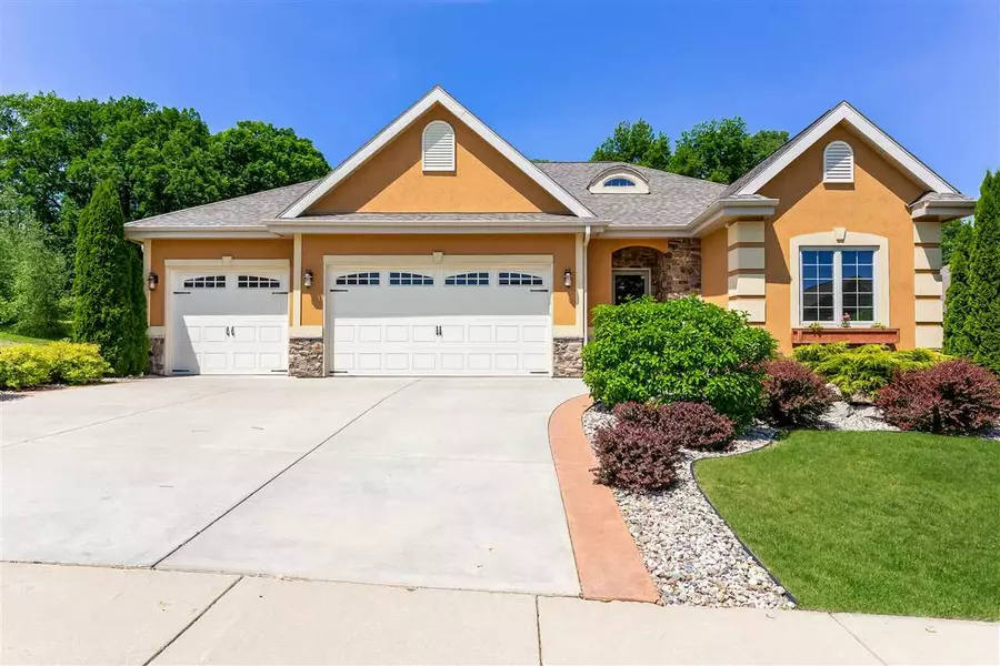 11 Savannah Pky, Deerfield, WI 53531