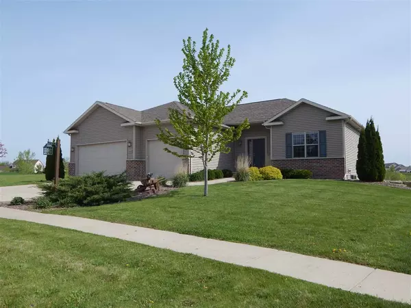 522 Vista Cir, Columbus, WI 53925