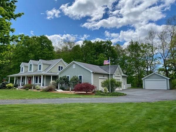 8 Woodridge Circle, Hatfield, MA 01038