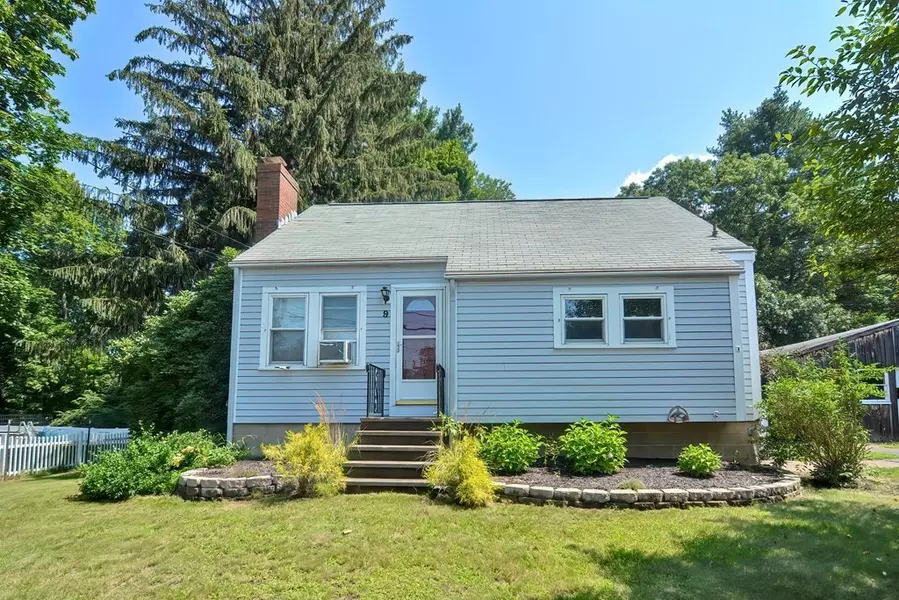 9 Geordan Ave, Wrentham, MA 02093