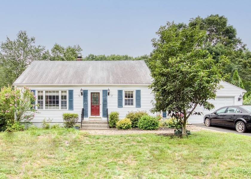 37 Old Farm Rd, Westfield, MA 01085