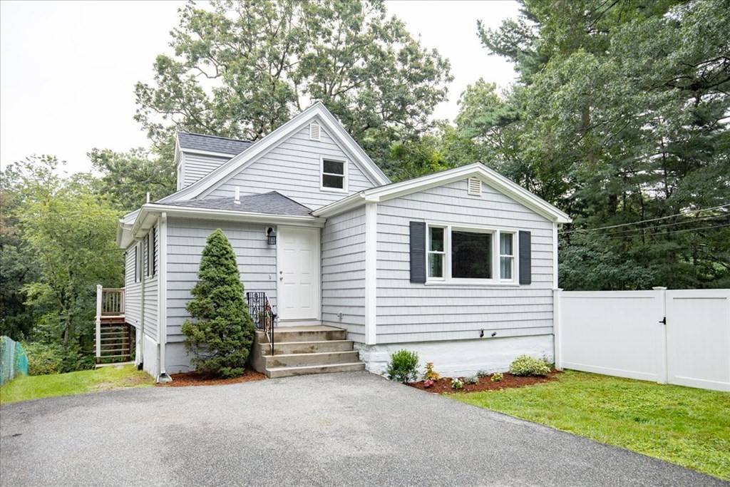 32 Crimson Rd, Billerica, MA 01821