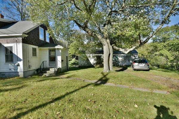 Sutton, MA 01588,563 Mendon