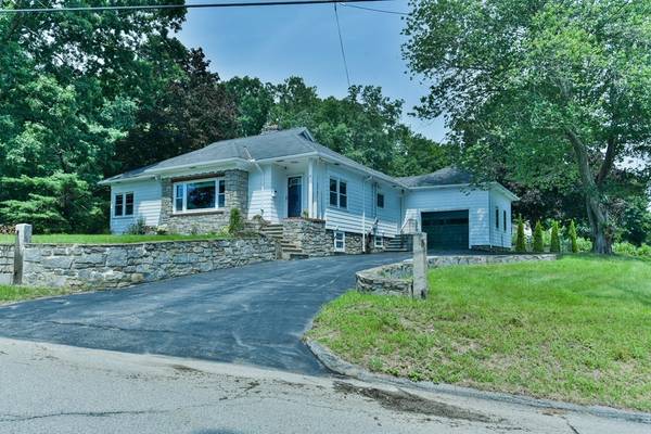 4 Fairview Ave, Dudley, MA 01571