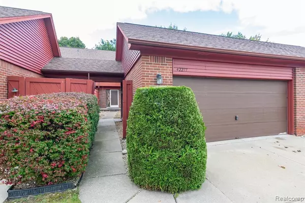 42277 LOCHMOOR Street, Clinton Township, MI 48038 1777