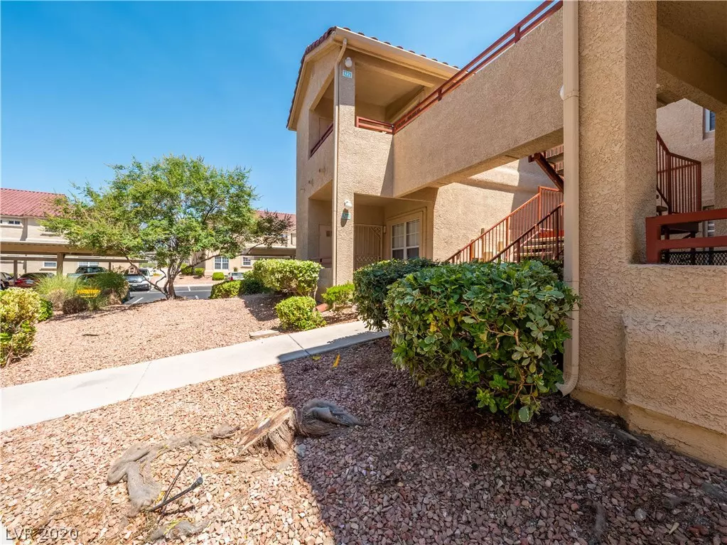 Henderson, NV 89015,520 Arrowhead Trail #1221