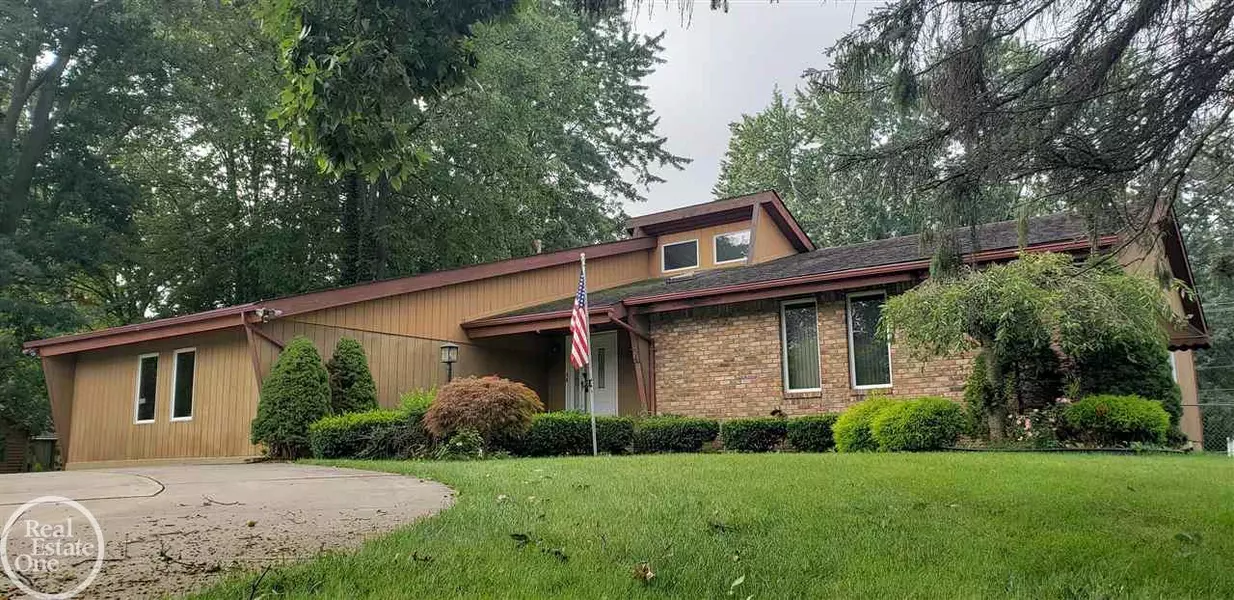 26660 Ponchartrain, Harrison Twp, MI 48045