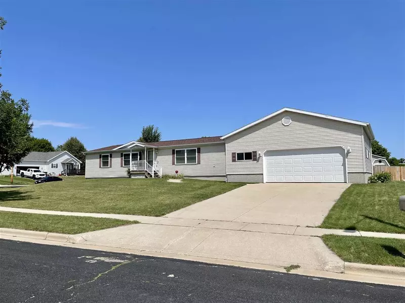 400 Overlook Terr, Marshall, WI 53559