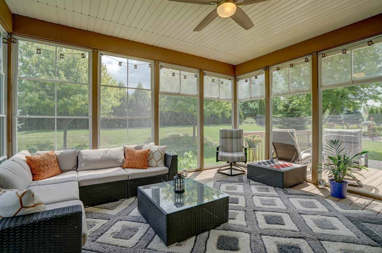 904 Stoney Hill Ln, Cottage Grove, WI 53527