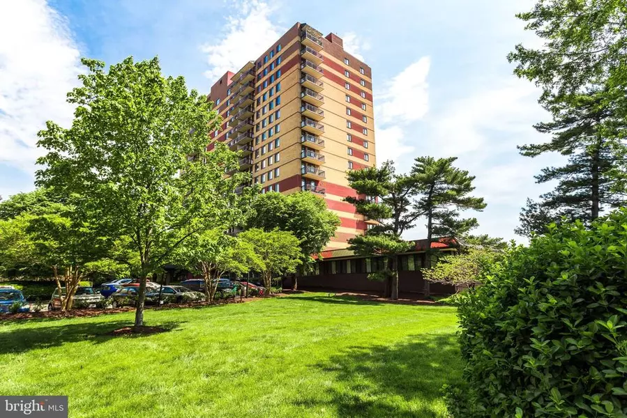 801 N PITT ST #604, Alexandria, VA 22314