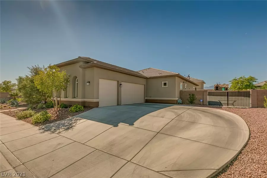 8369 Thom Boulevard, Las Vegas, NV 89131