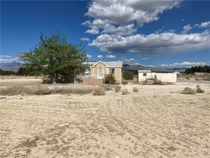 5711 Oakridge Avenue, Pahrump, NV 89048